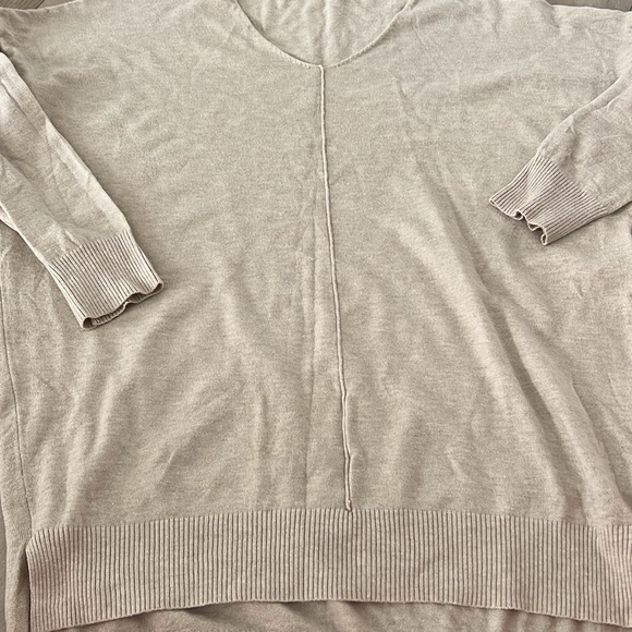 Cream sweater size s/m in great condition - Picture 2 of 3